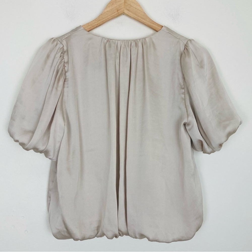 ASTR NWT feminine bubble hem & sleeve top IN champagne color. Small - Picture 4 of 6